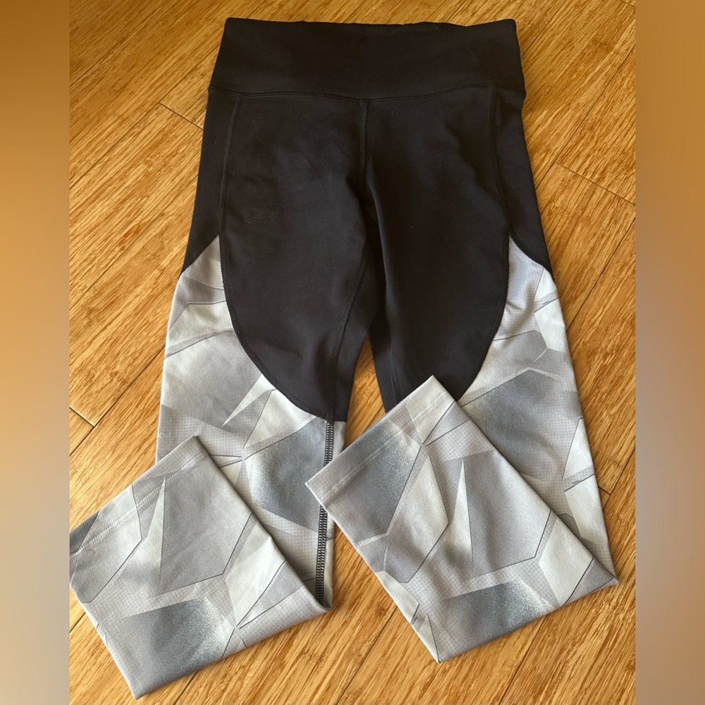 Under Armour Women’s Black Gray Athletic Leggings Size Small